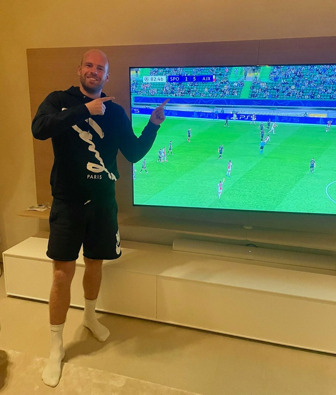 Afbeeldingslocatie: https://tweakers.net/i/9UWKXOljP8jvZLKUBVF02scPowA=/x800/filters:strip_icc():strip_exif()/f/image/Jan9Wqo6pQsZPNUWEihREkqL.jpg?f=fotoalbum_large