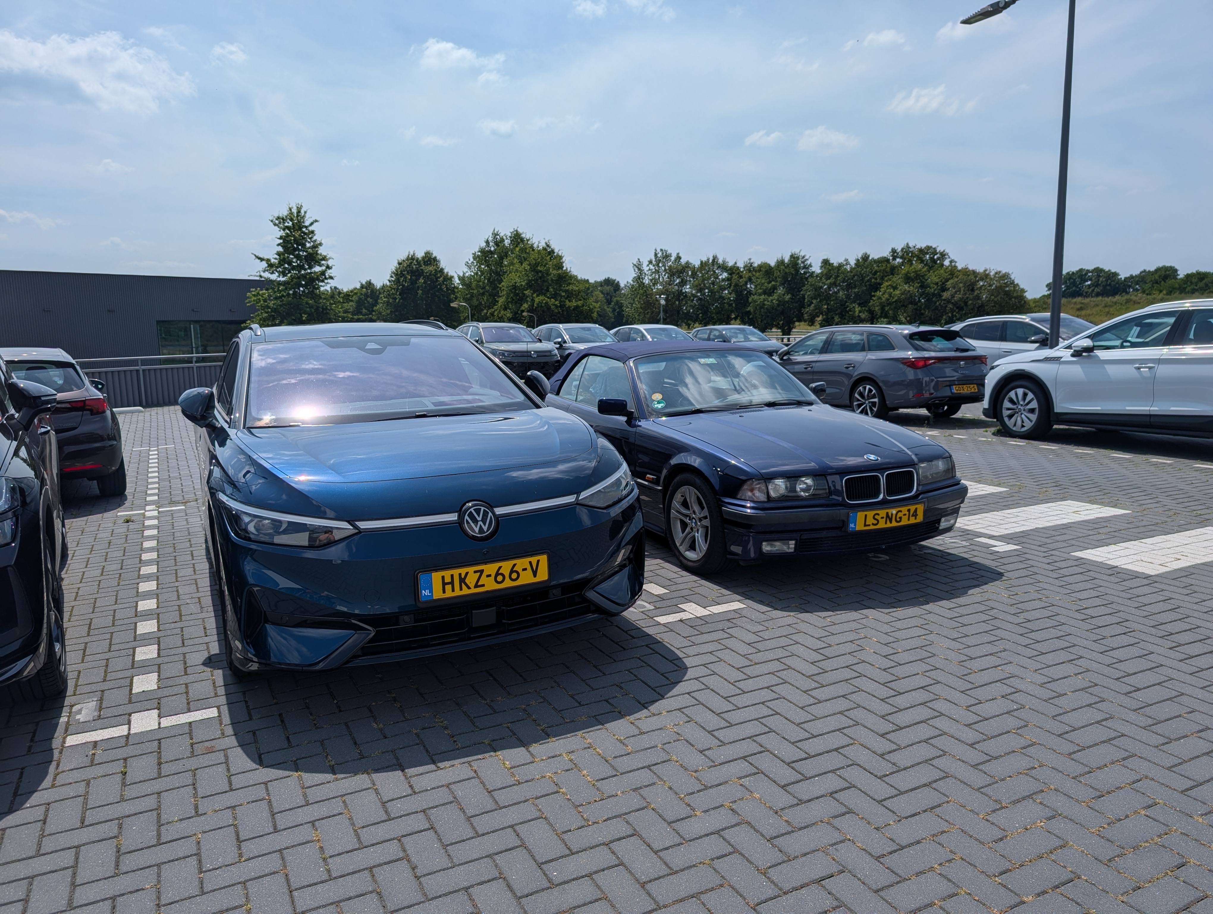 Afbeeldingslocatie: https://tweakers.net/i/9YaHpKQY1peTsVgsXmpiyjt_-6Y=/fit-in/4920x3264/filters:max_bytes(3145728):no_upscale():strip_icc():strip_exif()/f/image/vaRpDJQ4fZadL4TMO2byDx0t.jpg?f=user_large