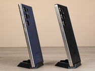Samsung Galaxy S24 Ultra (links) en S25 Ultra