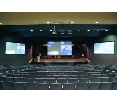 Elite Screens VMAX2, 135"
