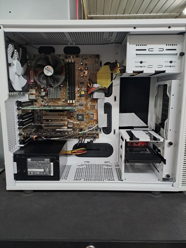 Afbeeldingslocatie: https://tweakers.net/i/9jEmHB_wJP5IgY-JqjPn6hV_Gs8=/x800/filters:strip_icc():strip_exif()/f/image/rgiKXI6M83RVzsLWyLUgV6VM.jpg?f=fotoalbum_large