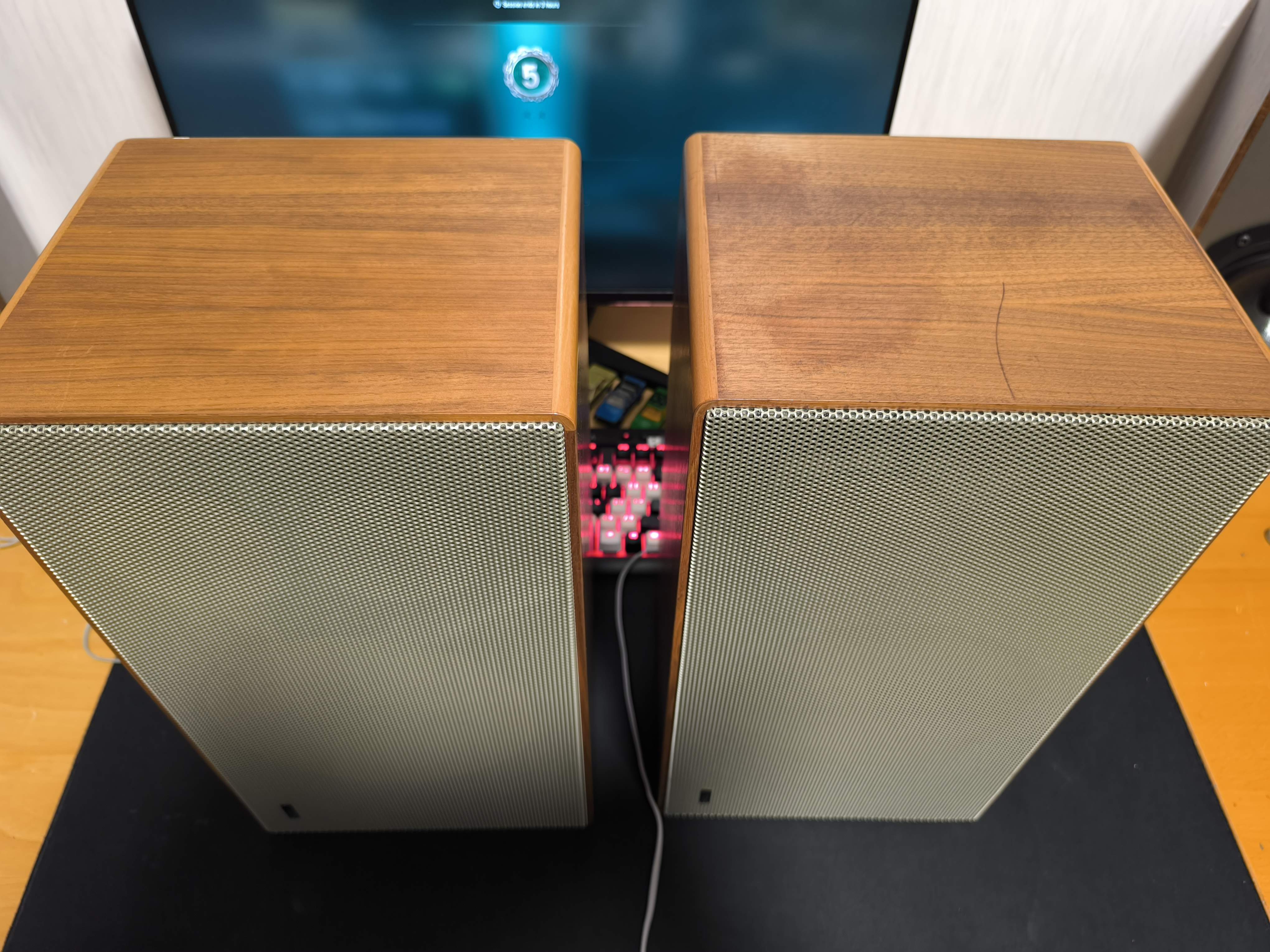 Afbeeldingslocatie: https://tweakers.net/i/9pKotDnqfxgh6TjnBxFmMsamSvM=/fit-in/4920x3264/filters:max_bytes(3145728):no_upscale():strip_icc():strip_exif()/f/image/qqRWHOtjZe0Z3I6w17Shdi0b.jpg?f=user_large