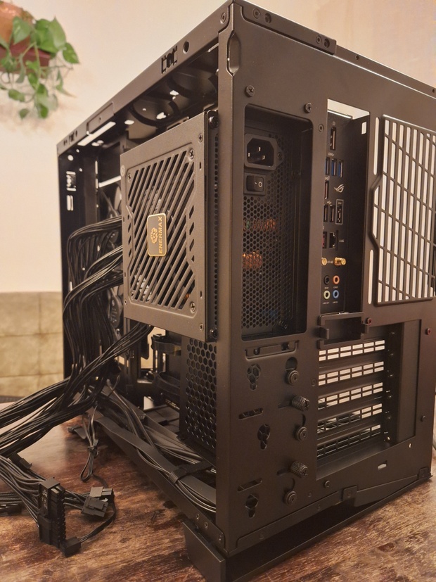 Afbeeldingslocatie: https://tweakers.net/i/A074w-MCG8bKvS5yelTglIoN83o=/620x/filters:strip_icc():strip_exif()/m/2271134/1VsbEnMwlWTzhsqITBmk6VVzvj3OeOGL7u5apKYdVtT6FSxWts.jpeg?f=620xauto