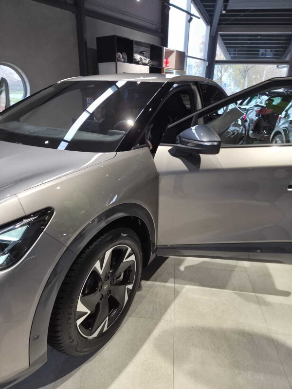 Afbeeldingslocatie: https://tweakers.net/i/A22uJEY8826_CXedLsjRsdTnWJk=/x800/filters:strip_icc():strip_exif()/f/image/kwh79jkKlA9NBIYiIlC1Yij4.jpg?f=fotoalbum_large