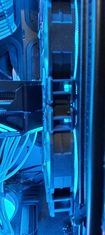 Afbeeldingslocatie: https://tweakers.net/i/AB-U56NyM098yZGPntT20TjfHeQ=/x800/filters:strip_icc():strip_exif()/f/image/iBGgV4Ic99NddvF4a6TFXINx.jpg?f=fotoalbum_large