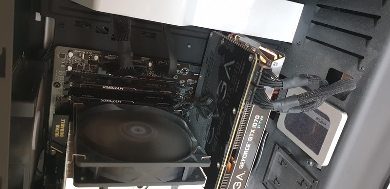 Afbeeldingslocatie: https://tweakers.net/i/ABoDWLyHVWeznTSBl7ceL2PKm-U=/800x/filters:strip_icc():strip_exif()/f/image/TGlu3gyYQitPF8nFxDql8fq3.jpg?f=fotoalbum_large