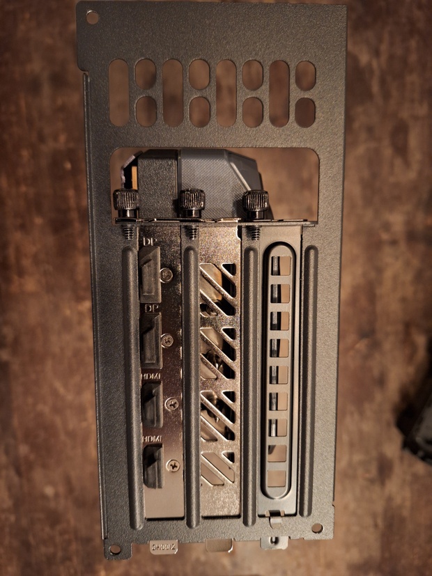 Afbeeldingslocatie: https://tweakers.net/i/AH0NZIKHsOfz5TVvBfJy1XWTXqM=/620x/filters:strip_icc():strip_exif()/m/2271134/1VHvWAoNdanKPvb5clfdWQ7R08xb7DRCUOrv64buGnmyhWDgEA.jpeg?f=620xauto