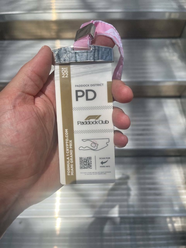 Afbeeldingslocatie: https://tweakers.net/i/AMdJiOh61J1_Prv25DD6p9IEUFA=/x800/filters:strip_icc():strip_exif()/f/image/VnDjXYIb7F6UawDTnrlCBph8.jpg?f=fotoalbum_large