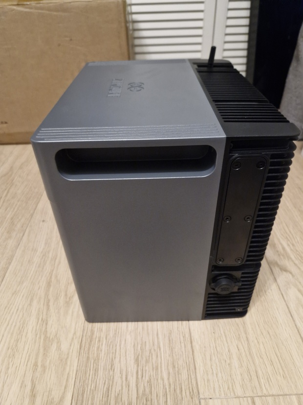 Afbeeldingslocatie: https://tweakers.net/i/APCDRV0aIgomX1FAFGbeRCLOG5I=/620x/filters:strip_icc():strip_exif()/m/35707/1X4ZAOTE3nD2y9EK7Q53HzGk0b1c8NFwYLDZg6ZtFIs7tQ739N.jpeg?f=620xauto