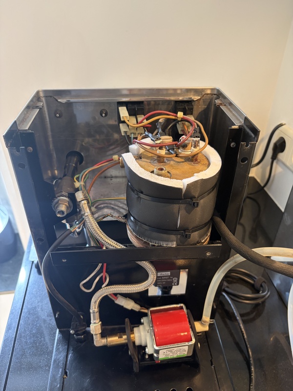 Afbeeldingslocatie: https://tweakers.net/i/Acl9xjYer2nhEFWOVNYgPjku1LE=/x800/filters:strip_icc():strip_exif()/f/image/YtKlK4NdHpjPPTsyBQsrEBm2.jpg?f=fotoalbum_large