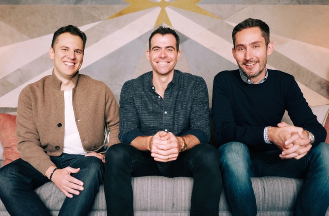 Instagram-topman Adam Mosseri tussen de twee oprichters Systrom en Krieger