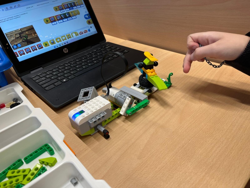 Afbeeldingslocatie: https://tweakers.net/i/AkJ7uM1wEx07V5dAvNvnaSmTi94=/800x/filters:strip_icc():strip_exif()/f/image/vMEFakp03TRpQ1RiAOdR8jLK.jpg?f=fotoalbum_large