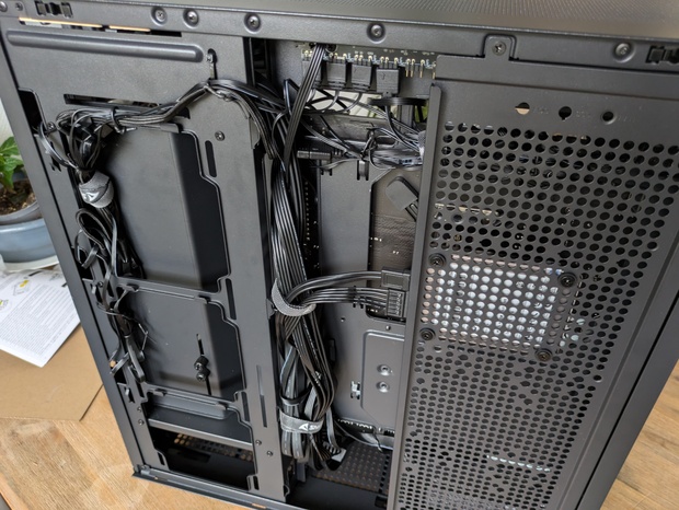 Afbeeldingslocatie: https://tweakers.net/i/AntmZJdScr62wGdsXJ3IkMINoik=/620x/filters:strip_icc():strip_exif()/m/531258/1SxRDRXeUXSRH7Z7Ot5vQ23yTtVhXfv24idHTcm8rN9lWtgwuL.jpeg?f=620xauto