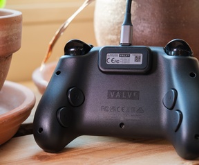 Valve Steam Controller opladen met de Puck