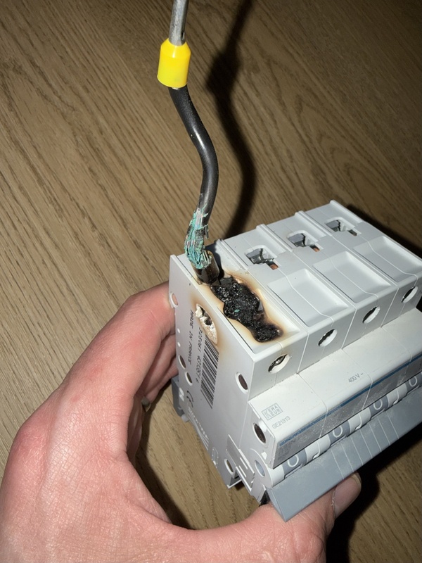Afbeeldingslocatie: https://tweakers.net/i/AoY7ark391nIdpLaFyLl0VQw2-s=/x800/filters:strip_icc():strip_exif()/f/image/GeebKN7YLca7NA4LtKIl6axy.jpg?f=fotoalbum_large