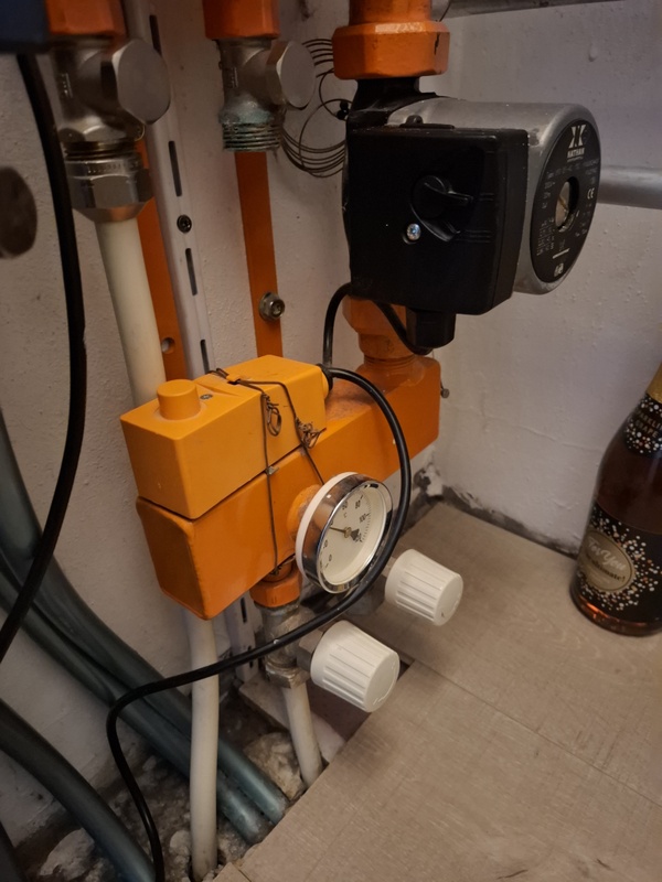 Afbeeldingslocatie: https://tweakers.net/i/AsWOM6gQGNdldsLE8sLaTSduYIo=/x800/filters:strip_icc():strip_exif()/f/image/FMpfksSJvJl9BFIPIShf4FWv.jpg?f=fotoalbum_large