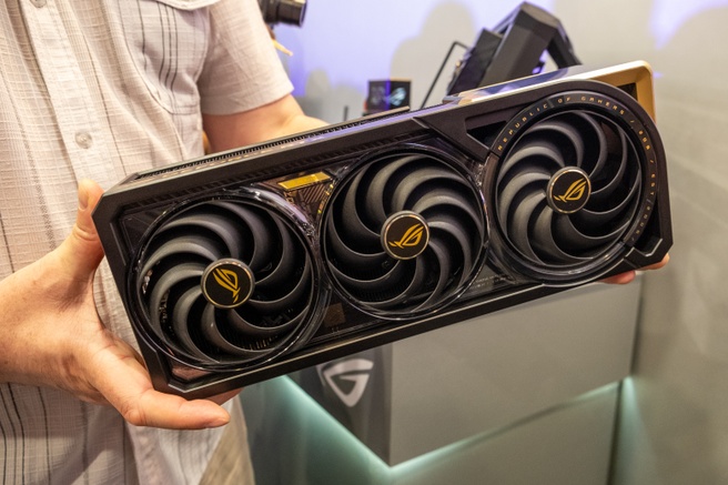 ASUS ROG Astral GeForce RTX 5090 Edition 20