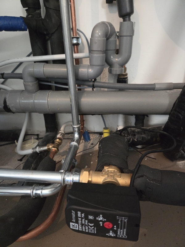 Afbeeldingslocatie: https://tweakers.net/i/B4vroOLeR5WCqMRk5t64TfafP1c=/x800/filters:strip_icc():strip_exif()/f/image/UC2tN3Kv6VZBsduUDXOTjezV.jpg?f=fotoalbum_large