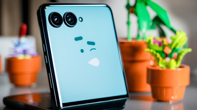 Motorola razr 60 ultra hero V2