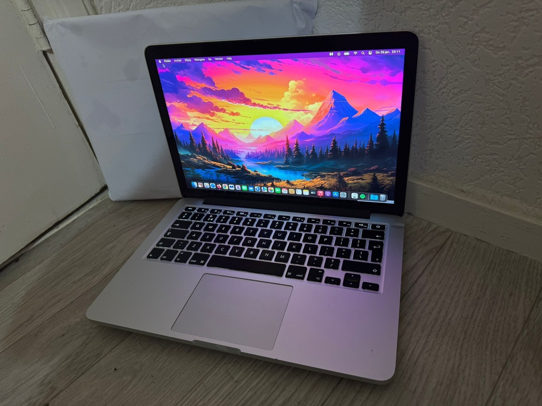 Apple MacBook Pro 13,3