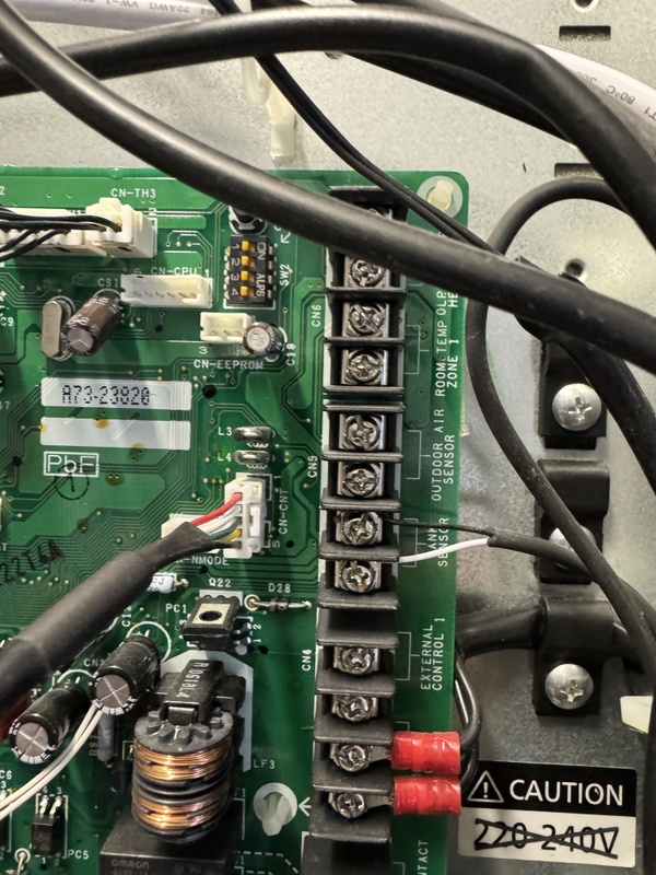 Afbeeldingslocatie: https://tweakers.net/i/BQkPEXa9vo_YiABav72OWuMzV8c=/x800/filters:strip_icc():strip_exif()/f/image/Gh4mubUmuJmVSBiEuNJ9uQOG.jpg?f=fotoalbum_large