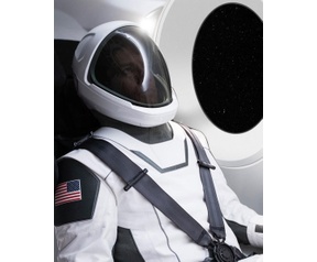 Ruimtepakken van SpaceX (links) en Boeing (rechts)