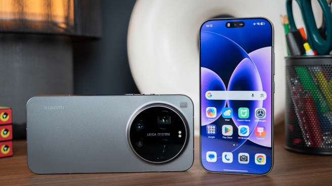 De Xiaomi 17 (rechts) en de Xiaomi 17 Ultra