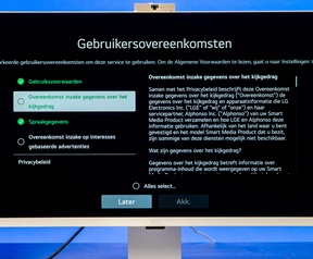 Kijkinformatiediensten op de LG Smart Monitor 32U850SA-W en Samsung Smart Monitor M8 (M80F)