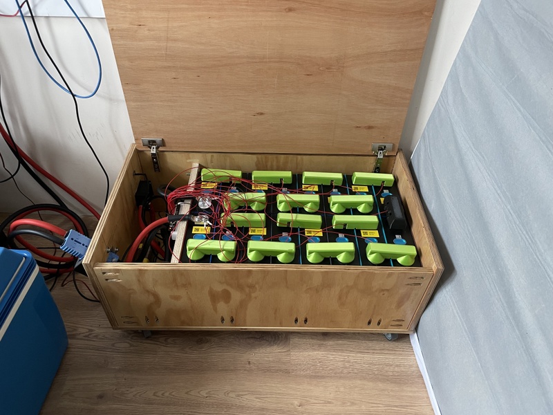 Afbeeldingslocatie: https://tweakers.net/i/BzFiDoqcaB9xkbTVck53LkSIy10=/800x/filters:strip_icc():strip_exif()/f/image/DCBAGxQ56H2lQq3Cf5bb0cmY.jpg?f=fotoalbum_large