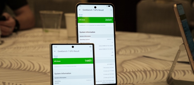 Qualcomm-demomodel naast Galaxy Fold8