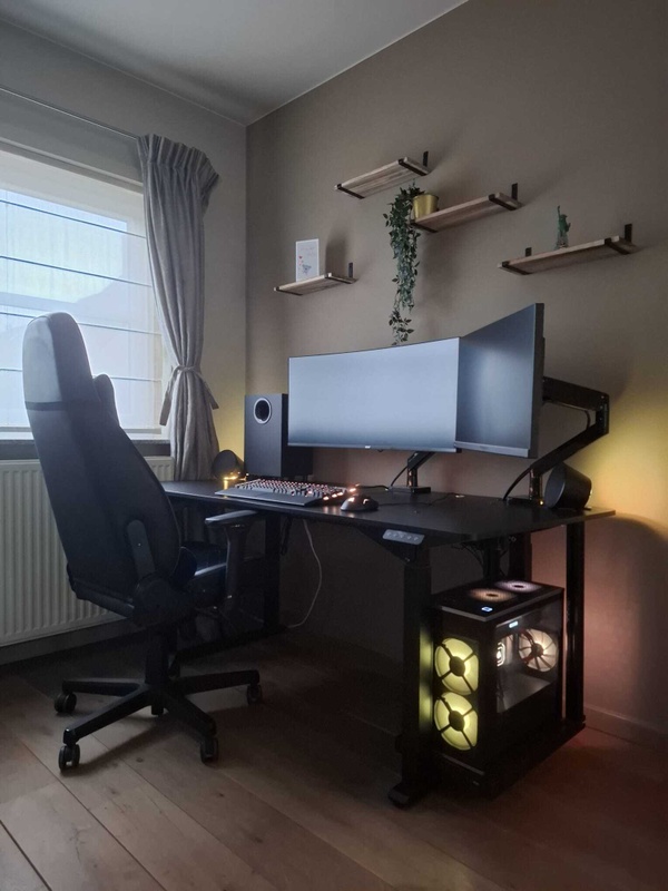 Afbeeldingslocatie: https://tweakers.net/i/C7mkrQUiNJWNS0W6bHWyChW9ozE=/x800/filters:strip_icc():strip_exif()/f/image/vvFWxy8rBaQkqzMbKzpyOW54.jpg?f=fotoalbum_large