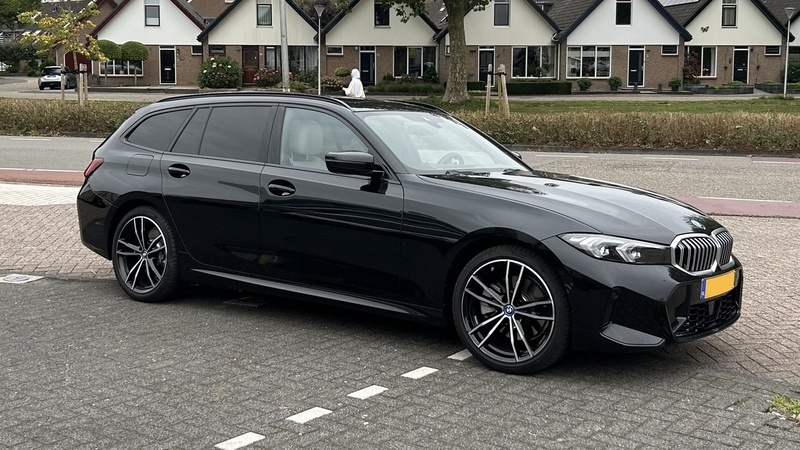 Afbeeldingslocatie: https://tweakers.net/i/CAbqjYzfPU3-GUwmYa4dYTS_3Eo=/800x/filters:strip_icc():strip_exif()/f/image/925VL9M6B67ldHnIc0PEnVjv.jpg?f=fotoalbum_large