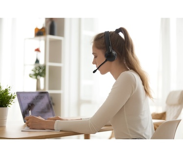 Medion LIFE E83265 USB Koptelefoon | Perfecte geluidservaring | Geïntegreerde microfoon | Praktische volumeregeling op de kabel | Licht en handig | Plug & play | Voor PC's en notebooks