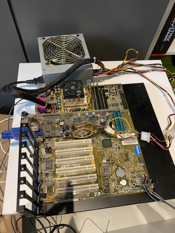 Afbeeldingslocatie: https://tweakers.net/i/CI6FginzNsiWQ-ZTFucRvQ9sgsA=/x800/filters:strip_icc():strip_exif()/f/image/w5AQ35AinfRwAKpHl3jaQqln.jpg?f=fotoalbum_large