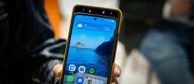 De Sunbooster op een telefoon