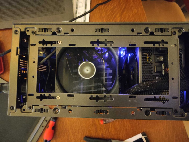 Afbeeldingslocatie: https://tweakers.net/i/CTp2FMxhmvT2Z21cJfQL0I6xKFk=/800x/filters:strip_icc():strip_exif()/f/image/aI52TLFy2JnOZ0ecPhyF5lCE.jpg?f=fotoalbum_large