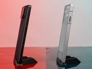 Behuizing van de ROG Phone 9 Pro (links) en Redmagic 10 Pro