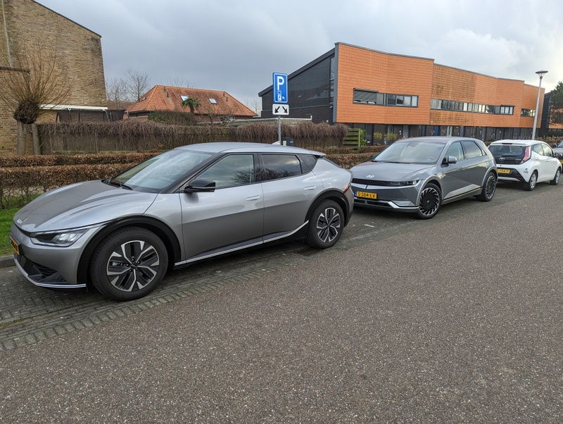 Afbeeldingslocatie: https://tweakers.net/i/CW6eEuuteXlAied3kf_5zq4CoW8=/800x/filters:strip_icc():strip_exif()/f/image/CJFU0x3Db8h8igoMd6LfpEXb.jpg?f=fotoalbum_large