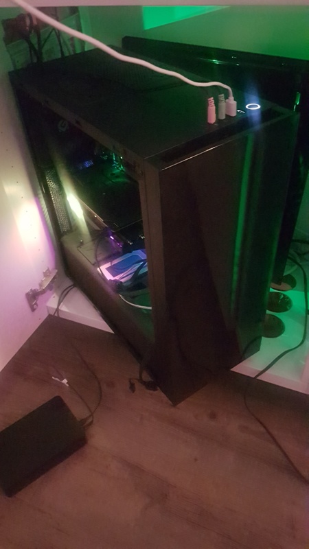 Afbeeldingslocatie: https://tweakers.net/i/CbLc9_SvPqsW0nEQQoAKpL0u7oo=/x800/filters:strip_icc():strip_exif()/f/image/eQChcbEd26fbFdVfQP0d3Y9b.jpg?f=fotoalbum_large