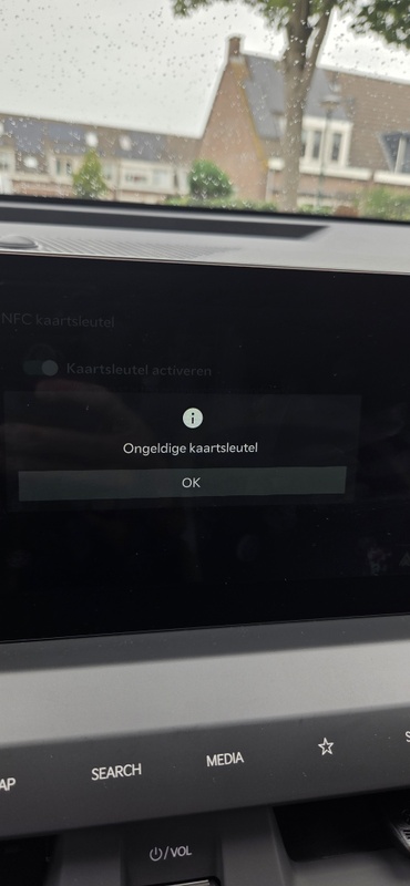 Afbeeldingslocatie: https://tweakers.net/i/CgKNrOMi-iK33S-8l8We9QPey7U=/x800/filters:strip_icc():strip_exif()/f/image/iVNE1u1I0yVphBrnl5SCq0BM.jpg?f=fotoalbum_large
