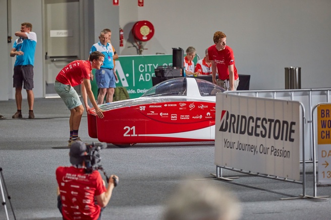 RED E van Solar Team Twente tijdens technische keuring
