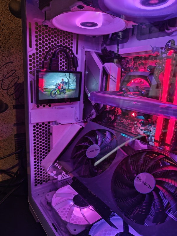 Afbeeldingslocatie: https://tweakers.net/i/CzNdMjfbJczYDvdBFhw3L1iyaqg=/x800/filters:strip_icc():strip_exif()/f/image/pSocv5Sp7vVHwPuC92nIu445.jpg?f=fotoalbum_large
