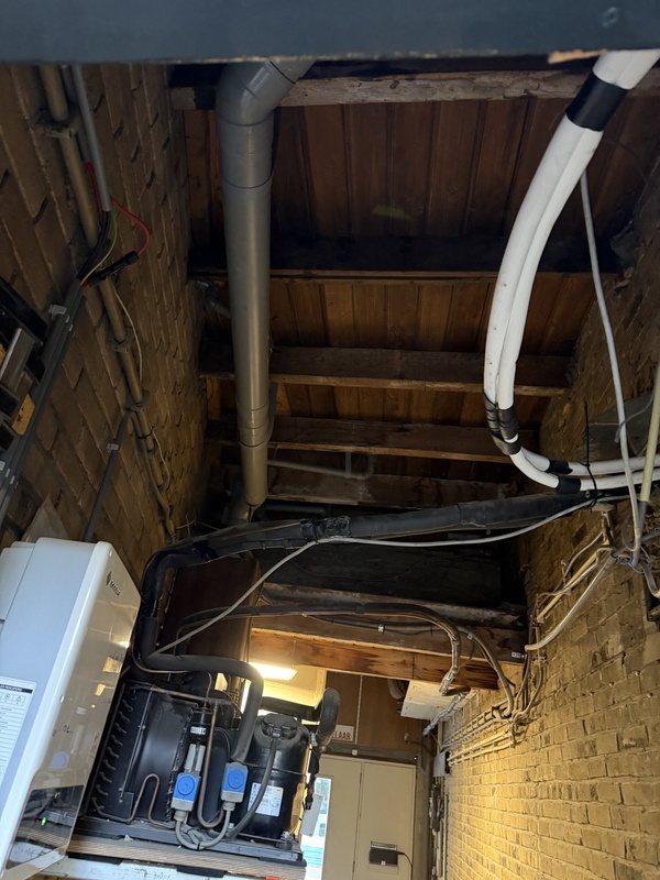 Afbeeldingslocatie: https://tweakers.net/i/D-E-5DzsHQp3sEsWCvayaj-JF2w=/x800/filters:strip_icc():strip_exif()/f/image/TFcj769ibvbCaxyzFEgvsDZK.jpg?f=fotoalbum_large