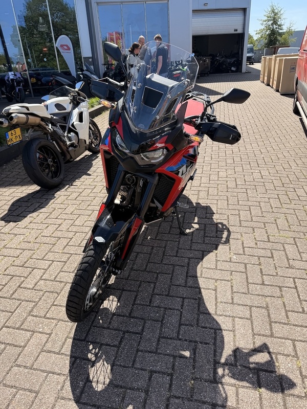 Afbeeldingslocatie: https://tweakers.net/i/D5OaMPAUhHU1TglzwXlZFeUG8Pg=/x800/filters:strip_icc():strip_exif()/f/image/2MPEmKZz4wgwK20uOqzPykkh.jpg?f=fotoalbum_large
