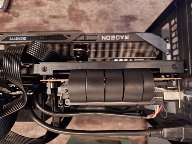 Afbeeldingslocatie: https://tweakers.net/i/D6psSBUuo8YFq7dixWUVFiO2tn8=/620x/filters:strip_icc():strip_exif()/m/2271134/1VHvXKocSYPX3L4maVIFqWl0eHS2CIN7LgqeddlZWR1PkOCsvT.jpeg?f=620xauto