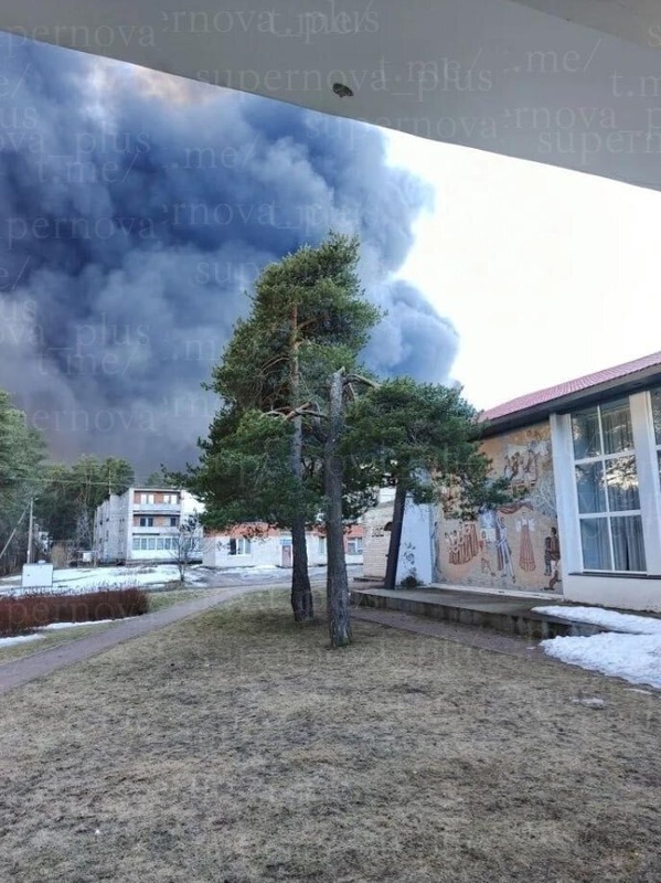 Afbeeldingslocatie: https://tweakers.net/i/DHJPVyfQ2_U4Shg4ljkdMRfvijw=/x800/filters:strip_icc():strip_exif()/f/image/BLbcBWe1lRx2JM3E6FU7Ihog.jpg?f=fotoalbum_large