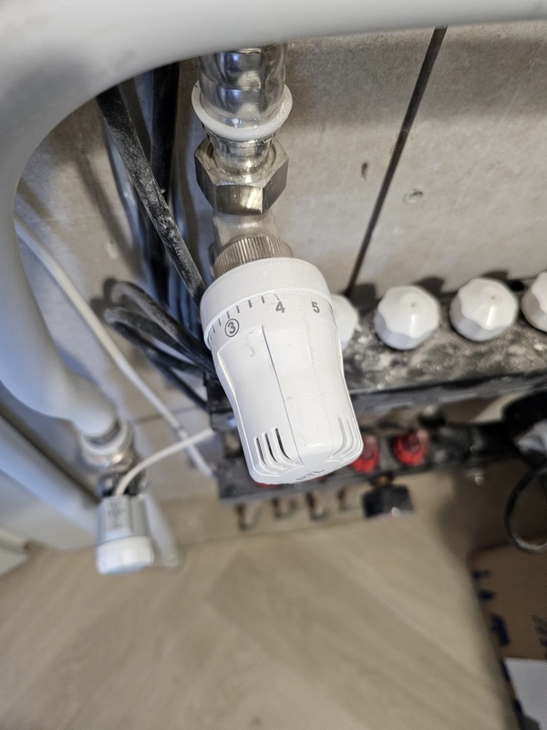 Afbeeldingslocatie: https://tweakers.net/i/DHXxWq2Mi2JFCc3PmgL4wPLBGq0=/x800/filters:strip_icc():strip_exif()/f/image/LJM0BJPWTAiYtGGFS2xur0eO.jpg?f=fotoalbum_large