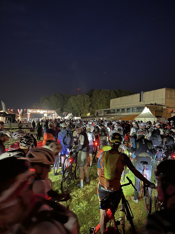 Afbeeldingslocatie: https://tweakers.net/i/DcTnBM_uiGcRd9NeerrBygchAoU=/x800/filters:strip_icc():strip_exif()/f/image/BjFuD2iTxpY0ahD1UCEF26qA.jpg?f=fotoalbum_large