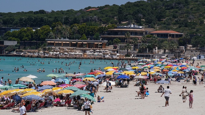 Een strand aan de Turkse kust. Bron: Anadolu / Getty Images