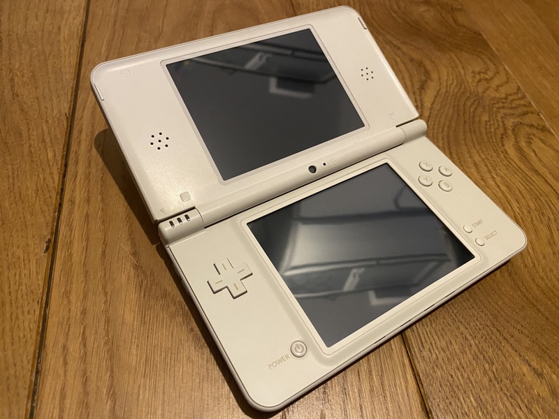 Afbeeldingslocatie: https://tweakers.net/i/DmnU7h2c5dG58gRZXWF0DJtPLxs=/800x/filters:strip_icc():strip_exif()/f/image/adoOXyjR4nG9K8ODKEmGq1oN.jpg?f=fotoalbum_large